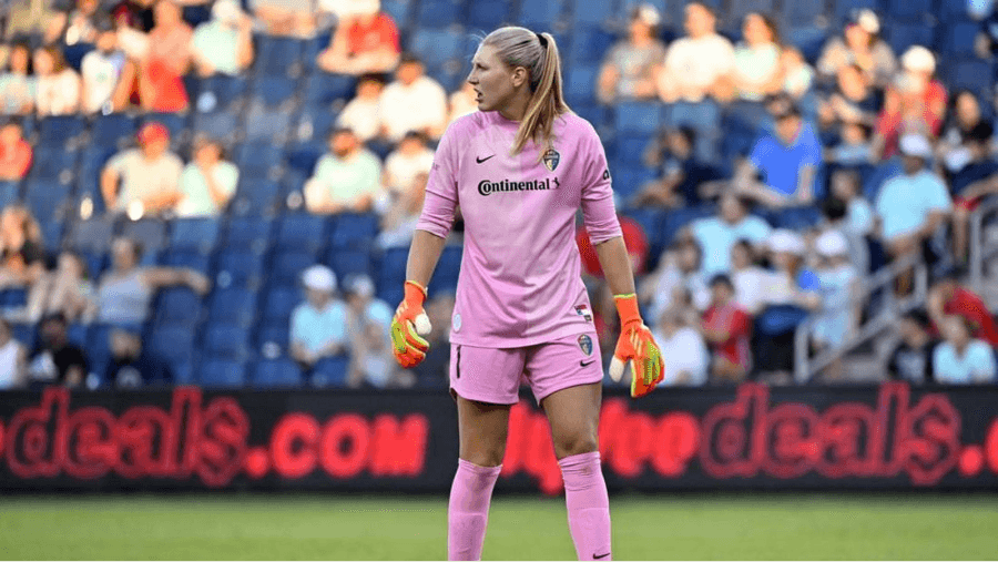 Casey Murphy Husband, Salary, Net Worth, Stats and More! · 3