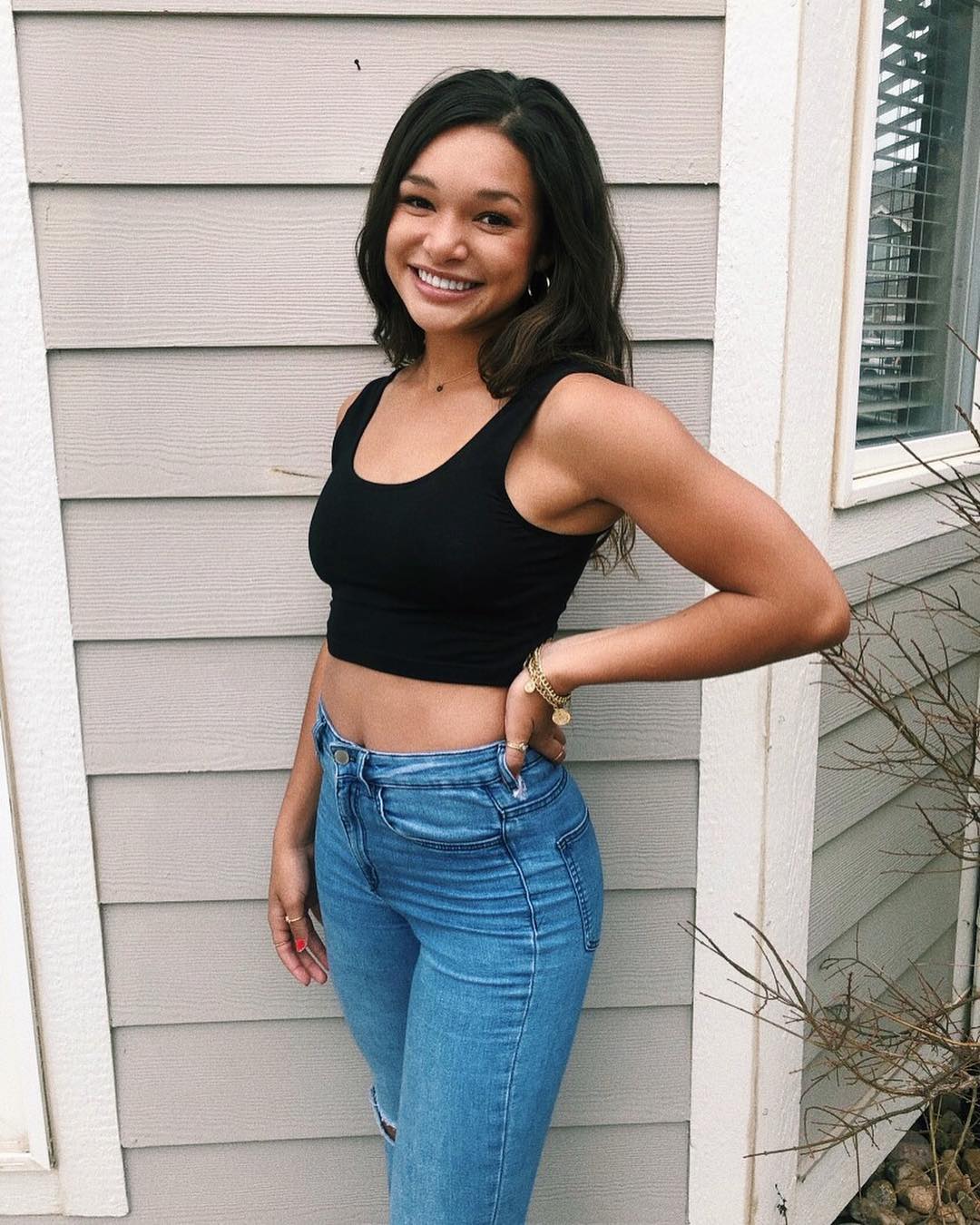 Sophia Wilson - Net Worth, Boyfriend, Stats, Salary & Net Worth · 1