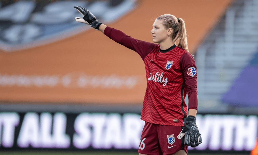 Casey Murphy Husband, Salary, Net Worth, Stats and More! · 1