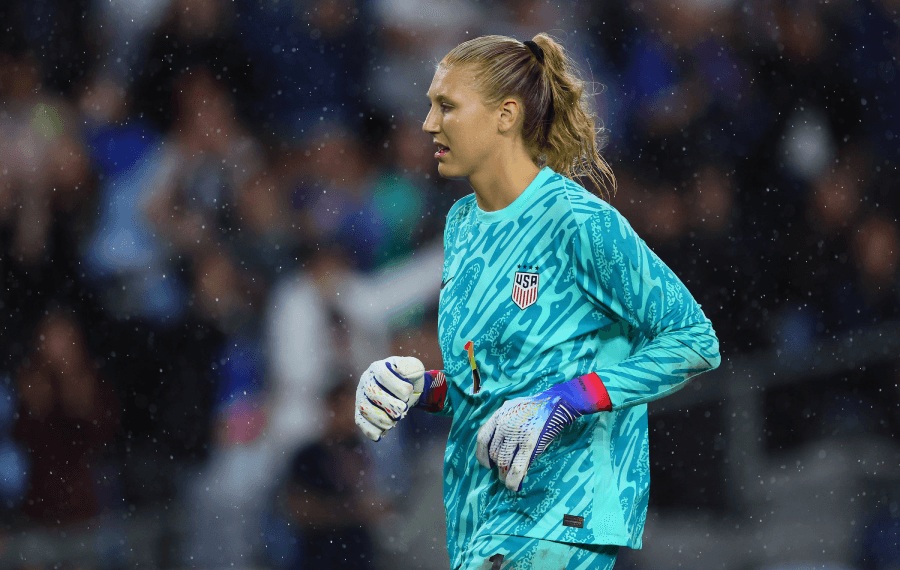 Casey Murphy Husband, Salary, Net Worth, Stats and More! · 7